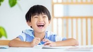リビングでの勉強もゴロゴロ学習もOK！学習机がなくたっていい。2児の母で一級建築士が教える子どもに合った学び方