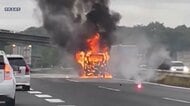 車から真っ赤な炎と黒煙…上信越道で車がトラックに衝突し全焼 けが人なし