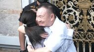 タイ・タクシン元首相（76）刑務所から仮釈放　汚職などの罪で刑務所に収監　次女・ペートンタン前首相ら出迎え　支持者から歓声