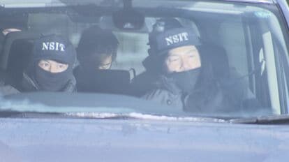 長野中央警察署に移送される容疑者（1月26日）