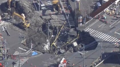 【続報】水が湧き出て一時中断も…スロープ増設作業再開 トラック“運転席”発見次第男性の救助を手作業で行う方針 埼玉・八潮市