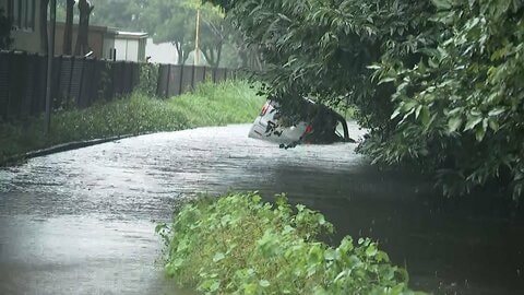 【中継】千葉・市原市で道路冠水　小さな川との境目見えず軽自動車“水没”　台風25号まもなく関東に最接近