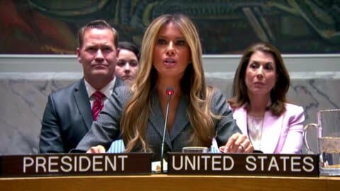 メラニア夫人が国連安保理の子ども関連会合で議長務める　イランについて言及せず