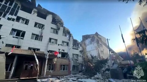 ウクライナ軍がロシア占領のルハンスク州をドローン攻撃　4人死亡、18人がれきの下に取り残されている可能性