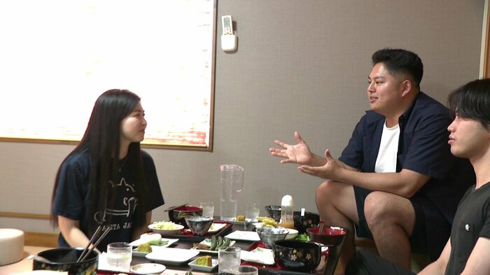 加藤さんとの縁で秋田を訪れたいと思ったと話す越智貴裕さん（右奥）