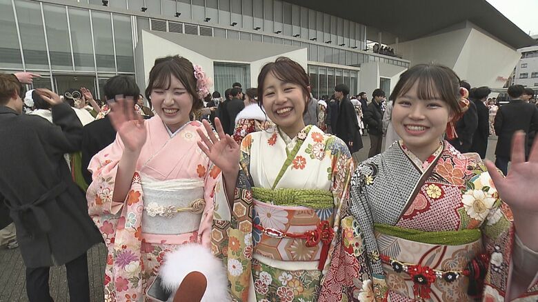 「お父さんお母さん、ありがとう」 大分県内各地で20歳を祝う式典開催　若者たちが気持ちを新たに｜FNNプライムオンライン