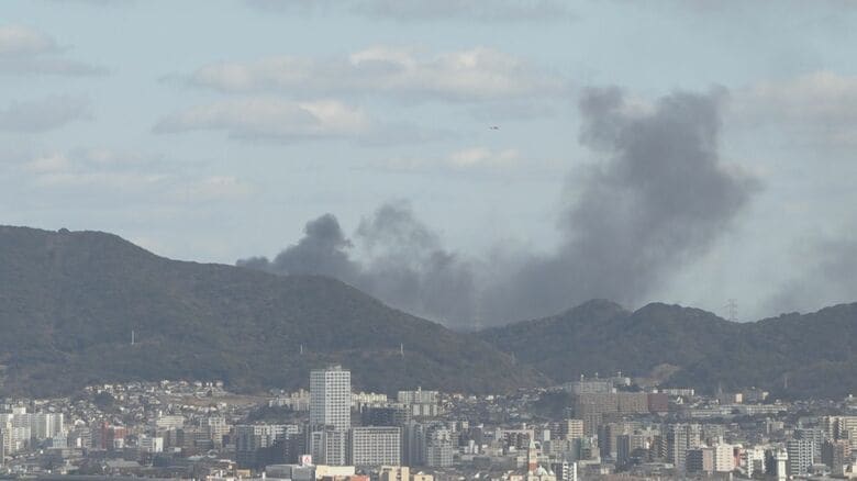 【速報】黒煙上がる「平屋建ての倉庫が燃えている」通報多数　山に延焼との情報も　福岡・北九州市｜FNNプライムオンライン