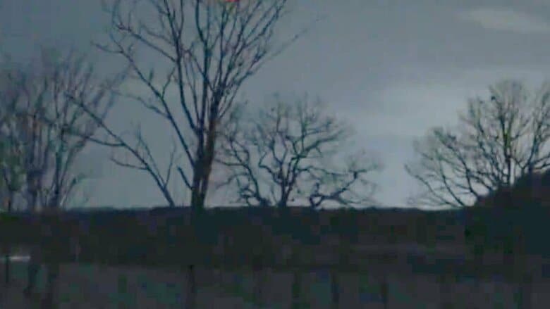 【ヒグマ速報】早朝の牧場にカラスの群れ…そこには内臓を食べられたヒツジの無残な姿が…1.5mの柵を越えてクマが侵入して襲った可能性…冬眠遅れ？穴持たずか？＜北海道苫小牧市＞｜FNNプライムオンライン