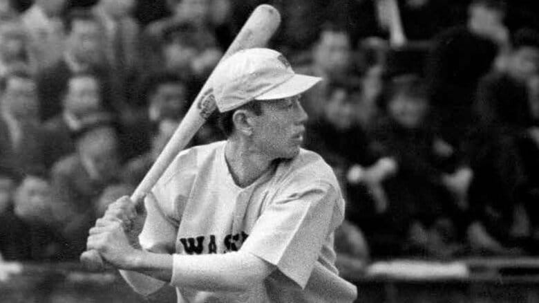 “球界の最長老”はバッティング練習で日本刀を振り下ろした…92歳の辛口評論家・広岡達朗が野球史に残した3つの偉大な功績｜FNNプライムオンライン