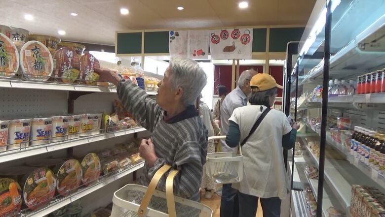 駅前になくなり不便…高校生が企画・運営「コンビニ」開店　空き店舗を活用「誰もが集まれる場所に」｜FNNプライムオンライン