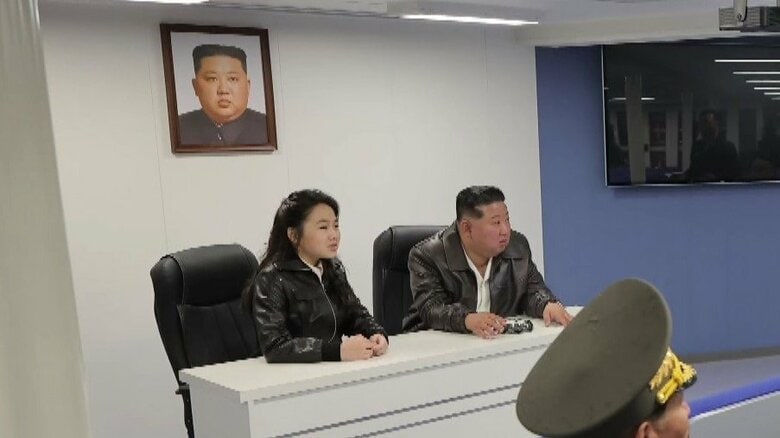 金正恩総書記の“単独”肖像画　公式メディアで公開は行事以外で初　祖父や父と並ぶ形ではなく部屋に掲げられる　北朝鮮｜FNNプライムオンライン