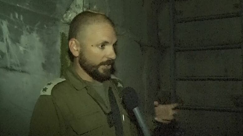 「地下トンネルは“ガザのメトロ”だ」と中佐