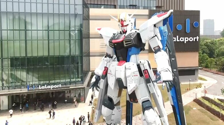 海外初披露のガンダム像