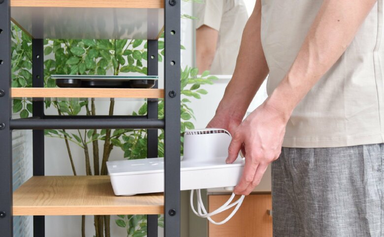 棚や家電の隙間に収納できる（提供：サンコー）