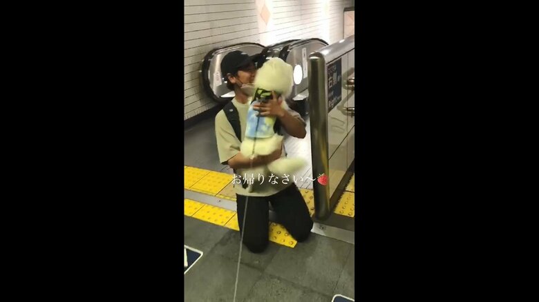 大好きなお父さんにサプライズをされて大喜びのいちごくん