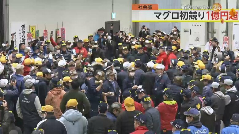 5日の朝に行われた初競りの様子