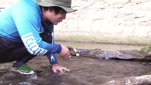自然と対話をするように天然食材をハント