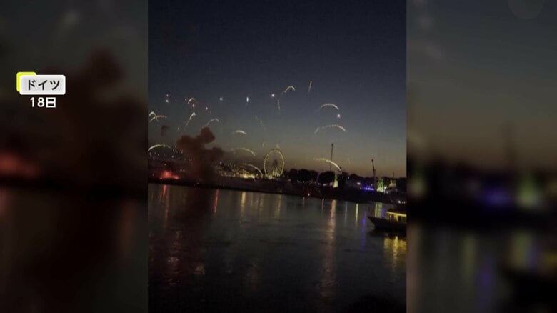 どこか様子がおかしかった花火（18日、ドイツ・デュッセルドルフ）