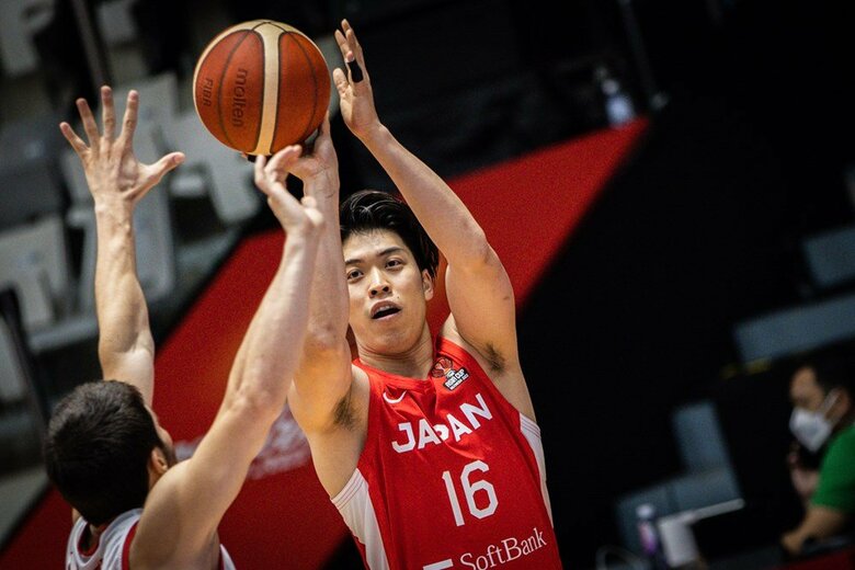 ディフェンス、オフェンス共に活躍した佐藤卓磨選手（C）FIBA