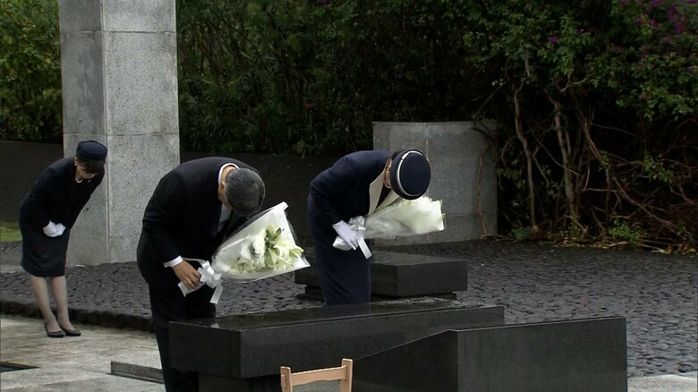 「鎮魂の丘」を訪問された天皇皇后両陛下