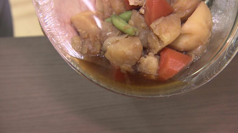 斜めにしても液体がこぼれない