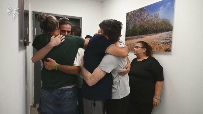 解放されたイスラエル人の人質ら（2025年10月13日）