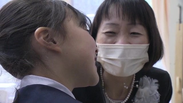 担任の武藤先生も栞さんの成長に目を細める