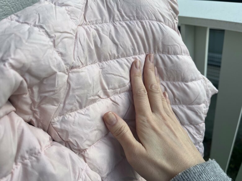 土汚れはまず払い落とす（特集班撮影）