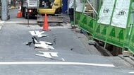 「音が全くせず。沈んでいく」横浜駅近くの道路陥没が拡大　土の流入防ぐ板が原因か　復旧作業は11日中に終了で通行止めも解消へ