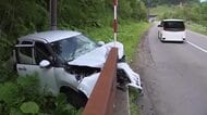 夏休み中の家族5人が乗ったレンタカーが橋の欄干に激突…全員搬送うち2歳児含む3人が重傷…車内にはチャイルドシート…東京から北海道観光中に事故＜北海道白老町＞