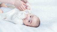 おむつがなくなったら赤ちゃんのうんちはどうする？非常時にも役立つ「簡易おむつ」の作り方　大事なのは「柔軟な発想力」