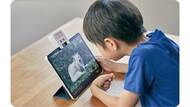 画面に顔が近づき過ぎると光と音で警告！子どもの目を守る“近視対策ライト”をキングジムが発売…開発のきっかけを聞いた