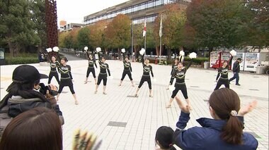 デフリンピック 会場外も盛り上がり　地元チアダンスチームがサインエール