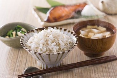 食べる美容法「もち麦」で肌状態が改善報告!肌が気になるこの季節に、主食で食物繊維宣言!
