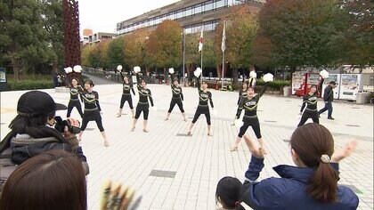 デフリンピック 会場外も盛り上がり　地元チアダンスチームがサインエール