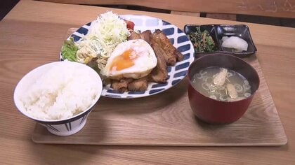 2日仕込みチャーシューとトロトロ卵の黄金コンビ！人気の「チャーシューエッグ定食」　ネコ好き店主こだわりの定食とスイーツ　岩手・花巻市