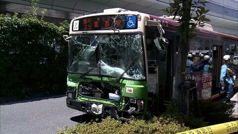 路線バスとトレーラーが衝突…0歳の赤ちゃん含む乗客ら12人ケガ いずれも軽傷 東京・江戸川区