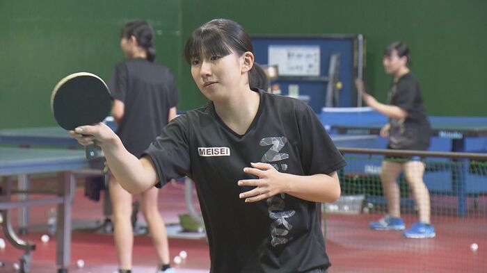 補聴器を外して練習する山田選手