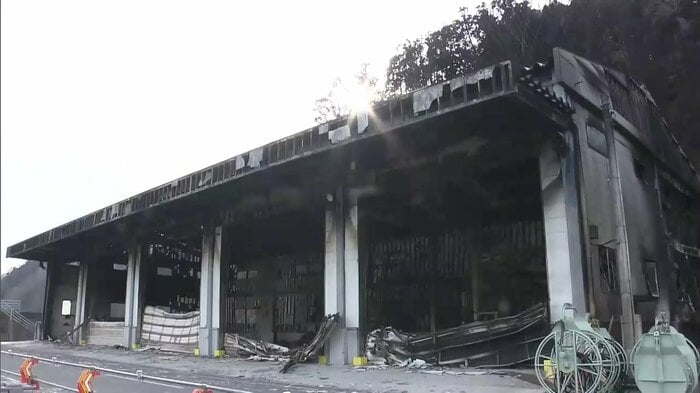 定置網を保管していた倉庫が全焼