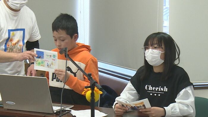質問した 千村弘毅さんと延沢あかりさん(芹田小学校6年生)
