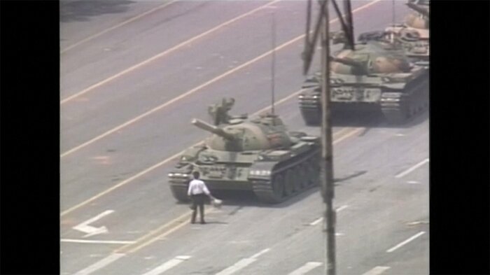 天安門事件の「戦車男」(1989年6月4日)