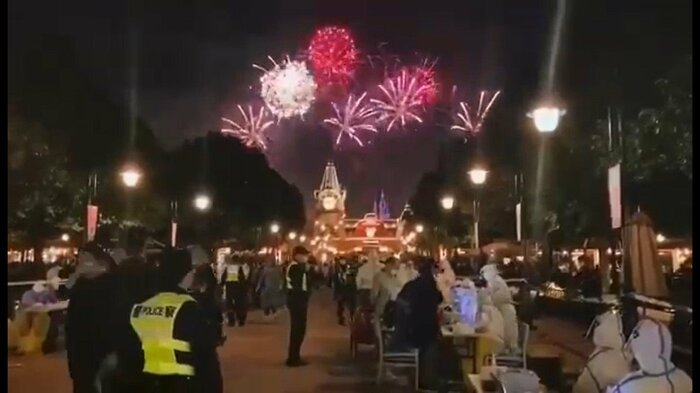 ディズニーランドで大規模PCR検査が行われたのはハロウィンの夜だった(2021年10月・中国のSNSより)