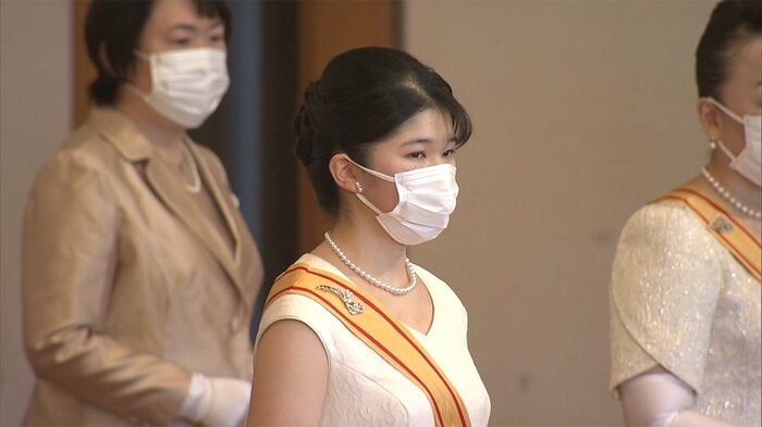 愛子さまは背筋を伸ばし、引き締まった表情だった