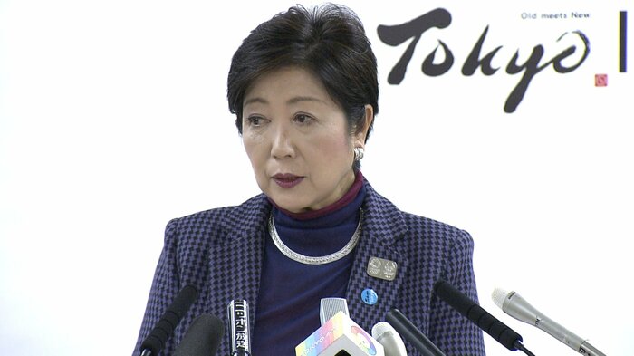 ベビーシッター支援制度を記者会見で発表する小池知事（2018年1月26日）