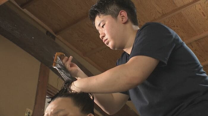 髷を結う床空さん