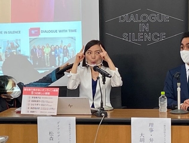 「マスクの下の表情が大切」だと松森さんは語る