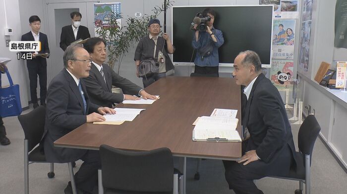 島根県庁で行われた会議 要望書提出を受け関係者が対応を協議
