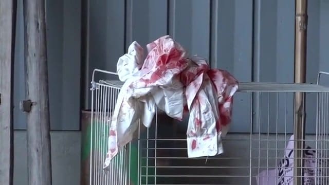 現場に残された血まみれのシャツ