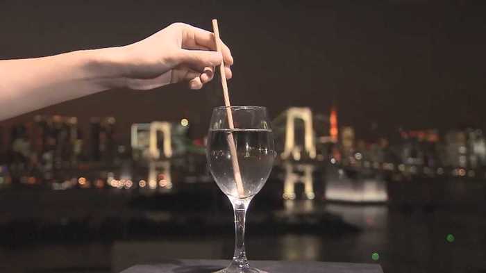 木製ストローで飲むお味は?見た目もオシャレな「地産地消型」“エコストロー”の可能性