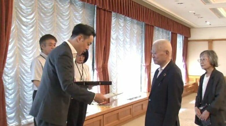 「金を残したってしかたがございませんのでね」4億円を大阪市に寄付　80代夫婦に感謝状　万博跡地に”巨大ミャクミャク立像”を建設してほしい　市長「思いを尊重して活用する」｜FNNプライムオンライン